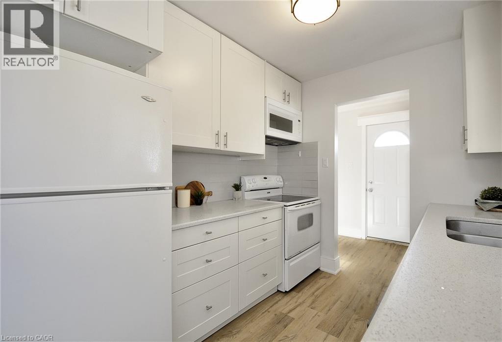 41 NORA Court, Cambridge, Ontario, N3C3N1 — Photo 7