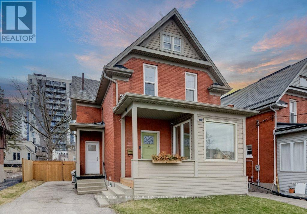 8 SPRING STREET E, Waterloo, Ontario, N2J2L8 — Photo 2