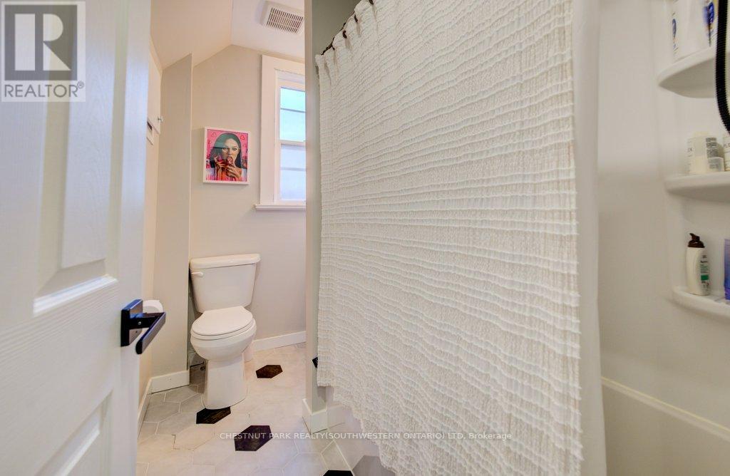 8 SPRING STREET E, Waterloo, Ontario, N2J2L8 — Photo 27