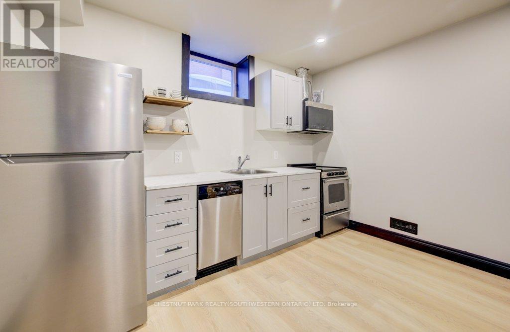 8 SPRING STREET E, Waterloo, Ontario, N2J2L8 — Photo 37