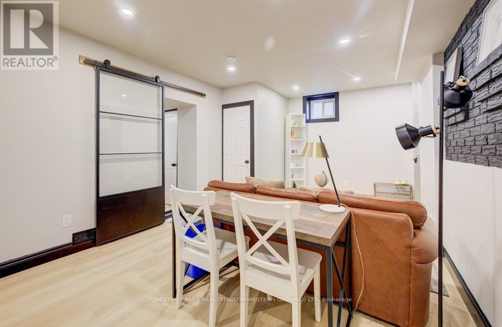 8 SPRING STREET E, Waterloo, Ontario, N2J2L8 — Photo 38