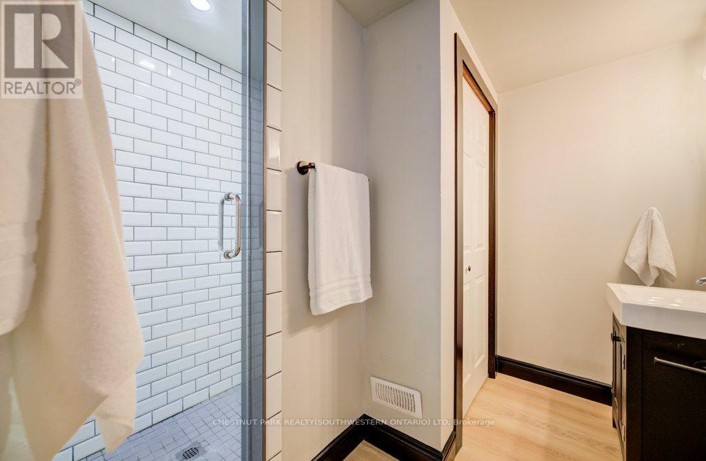 8 SPRING STREET E, Waterloo, Ontario, N2J2L8 — Photo 44