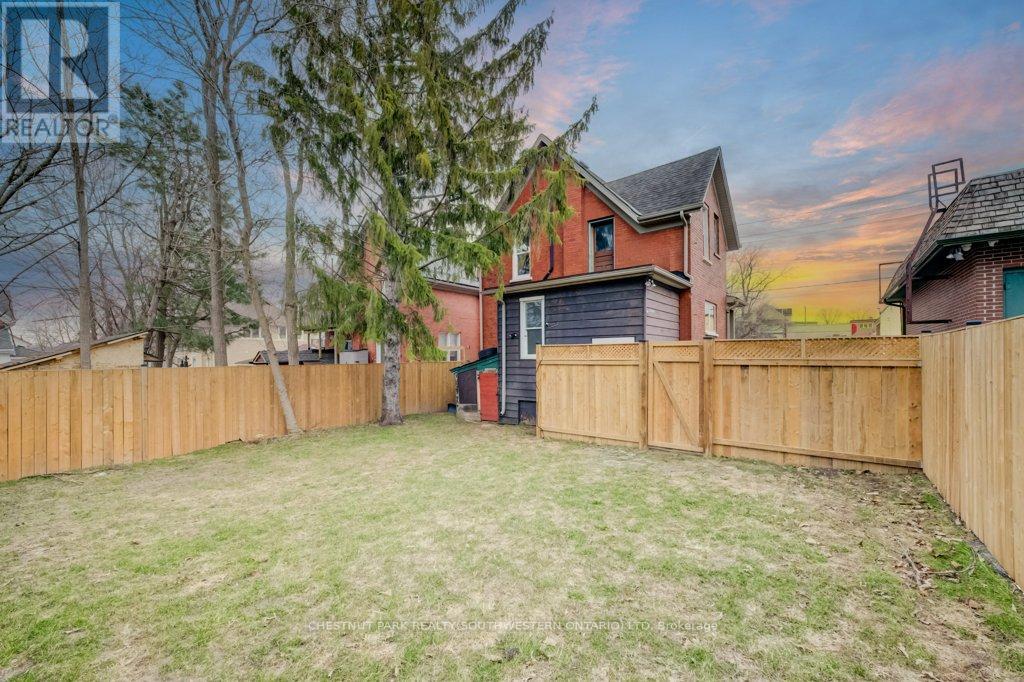 8 SPRING STREET E, Waterloo, Ontario, N2J2L8 — Photo 47