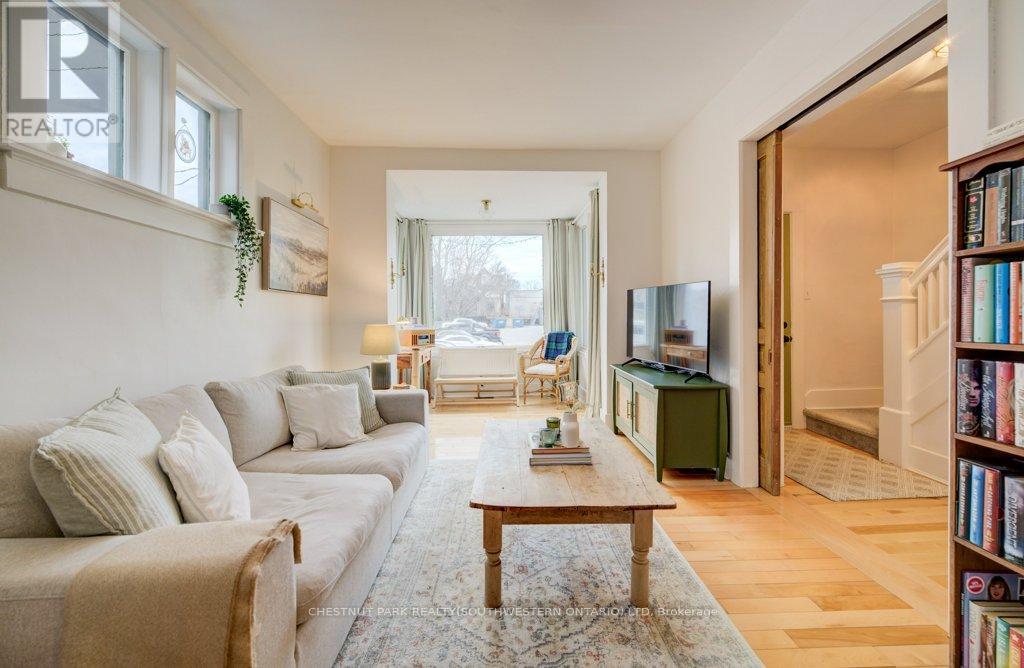 8 SPRING STREET E, Waterloo, Ontario, N2J2L8 — Photo 8