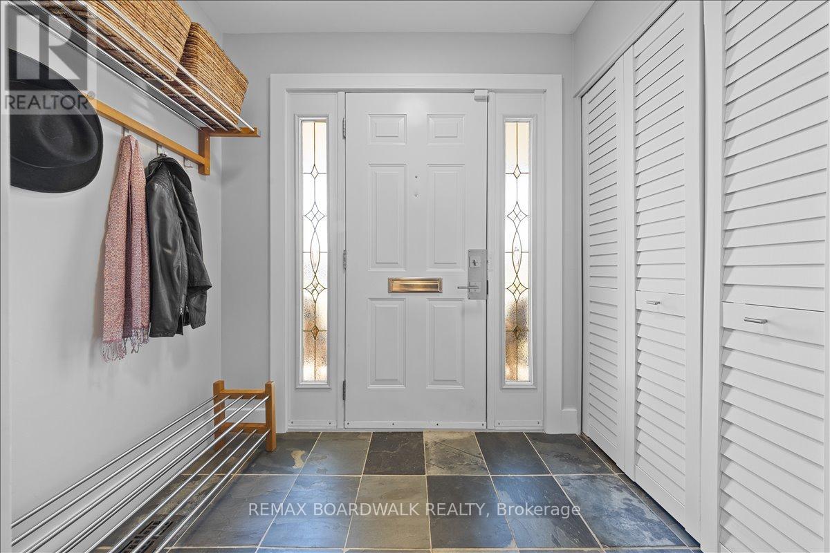 1912 OAKDEAN CRESCENT, Ottawa, Ontario, K1J6H3 — Photo 3