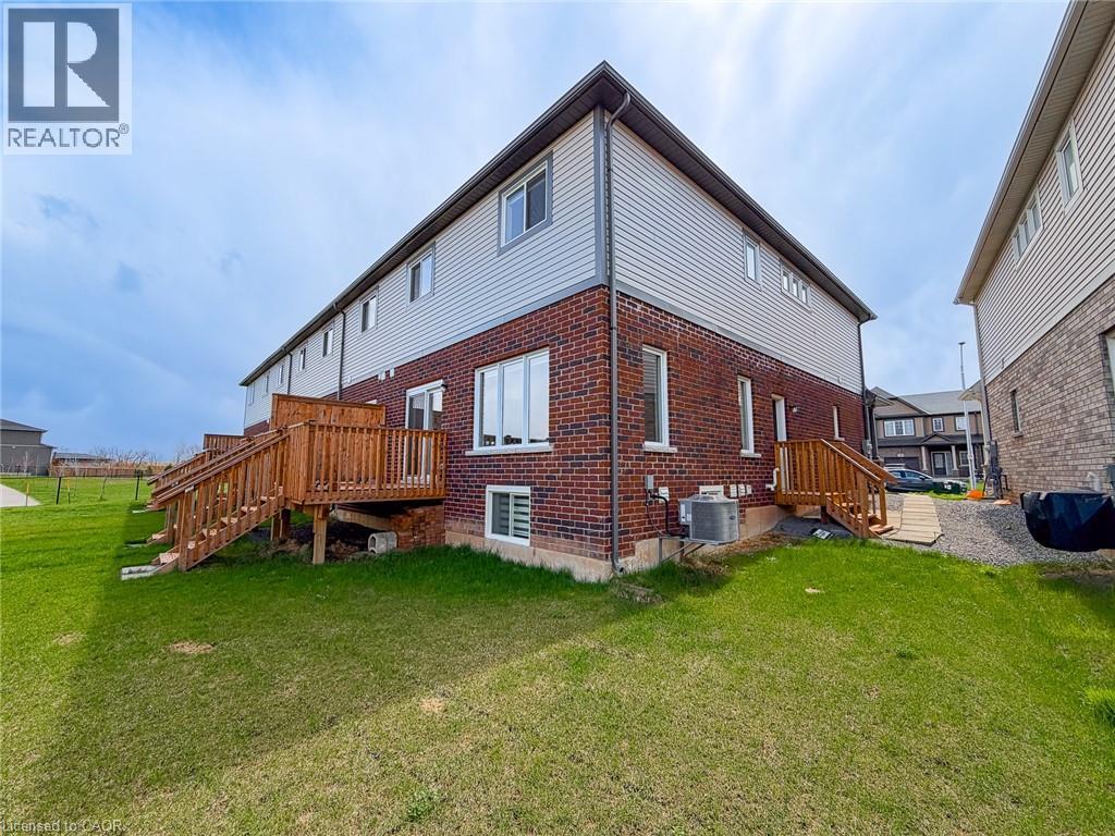 105 ALICIA Crescent, Thorold, Ontario, L2V0M1 — Photo 2