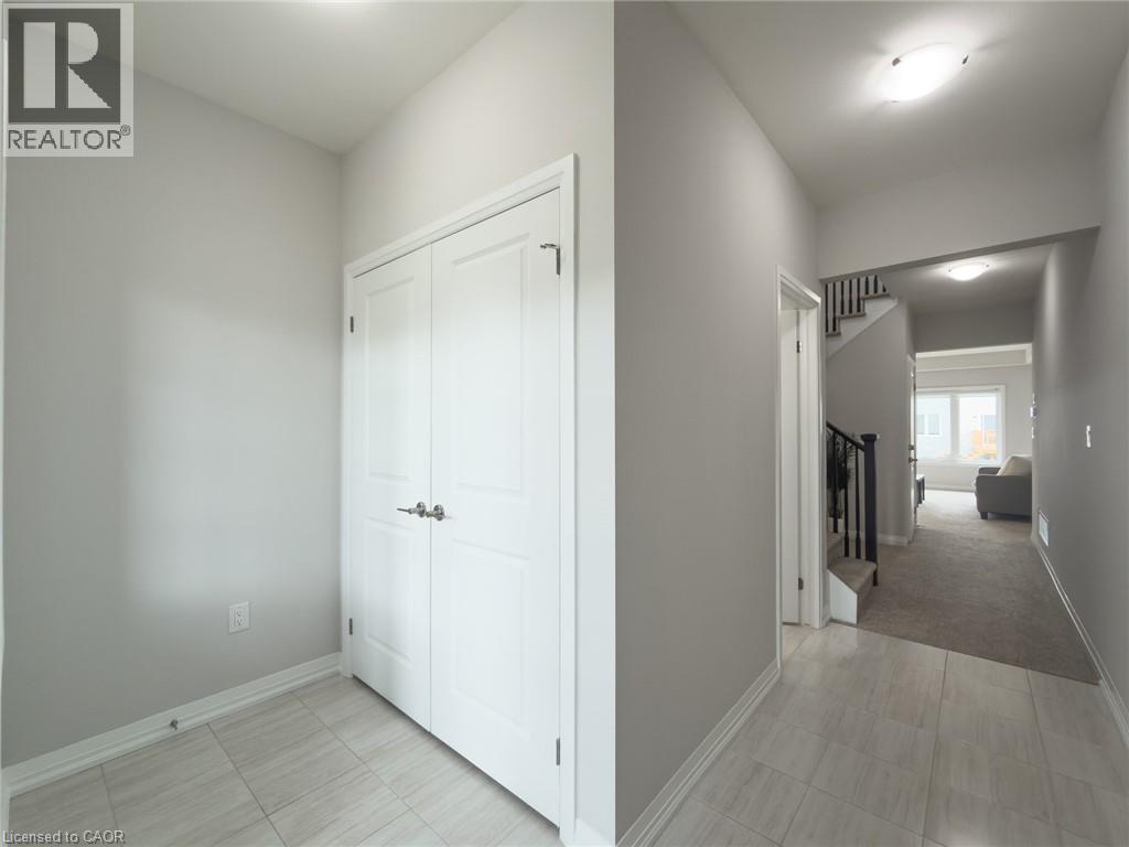 105 ALICIA Crescent, Thorold, Ontario, L2V0M1 — Photo 4