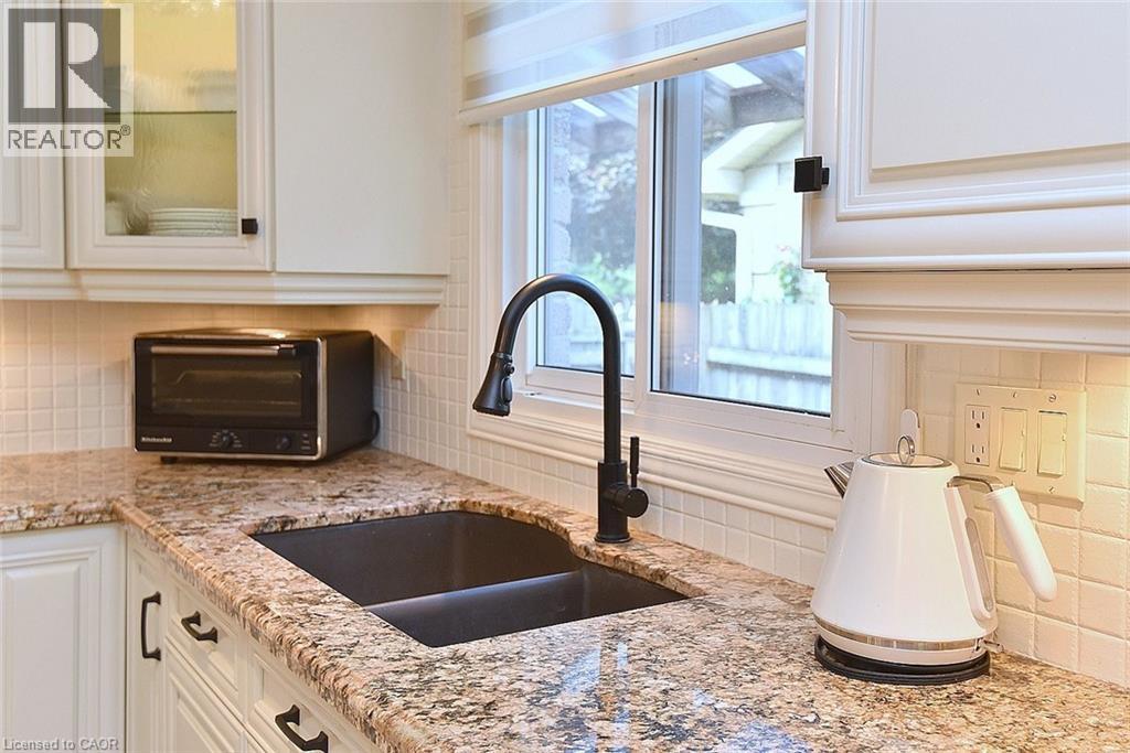 18 CHARTERHOUSE Crescent, Ancaster, Ontario, L9G4E5 — Photo 15