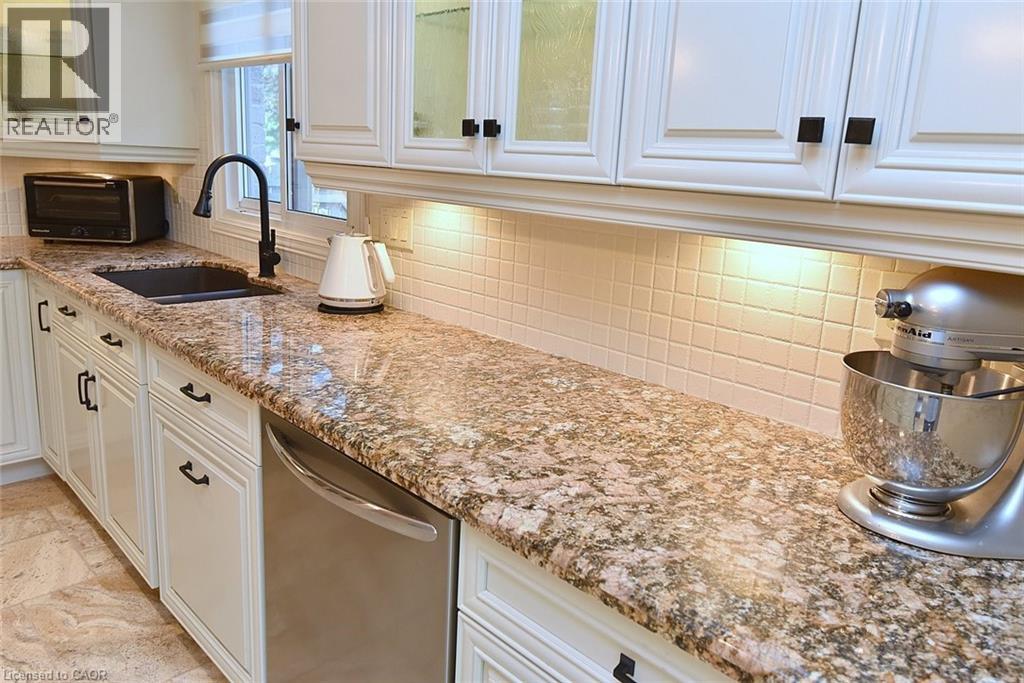 18 CHARTERHOUSE Crescent, Ancaster, Ontario, L9G4E5 — Photo 16