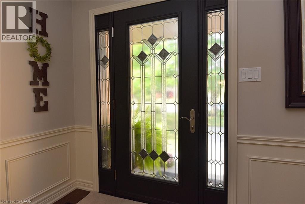 18 CHARTERHOUSE Crescent, Ancaster, Ontario, L9G4E5 — Photo 4
