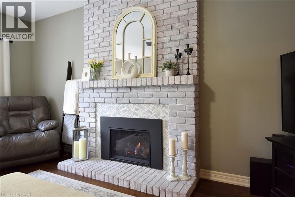18 CHARTERHOUSE Crescent, Ancaster, Ontario, L9G4E5 — Photo 8