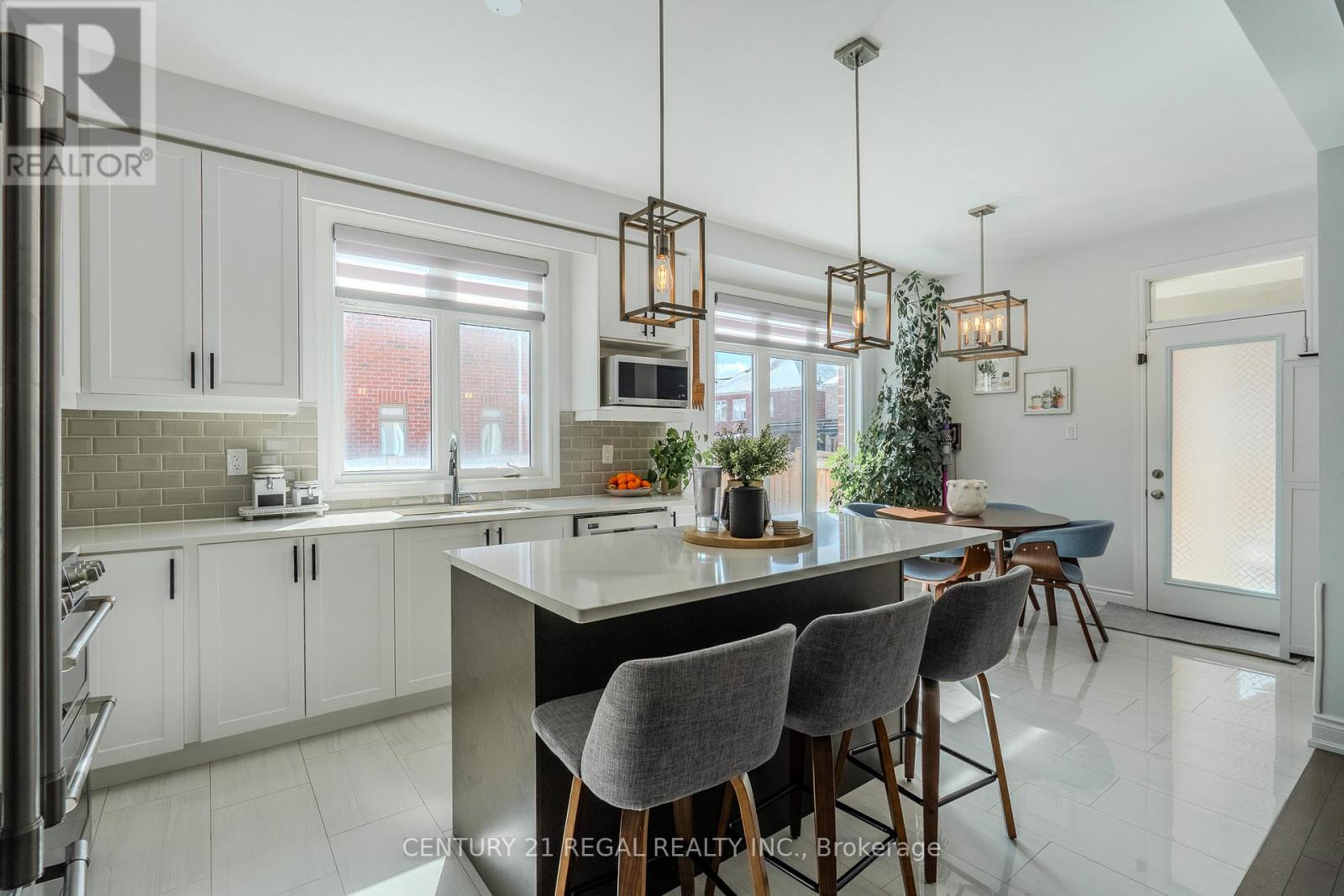 25 ELYSIAN FIELDS CIRCLE, Brampton (Bram West), Ontario, L6Y6E9 — Photo 3