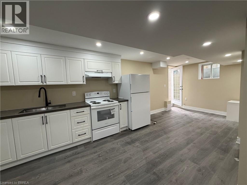 116 BLACKBURN Drive, Brantford, Ontario, N3T6S2 — Photo 3