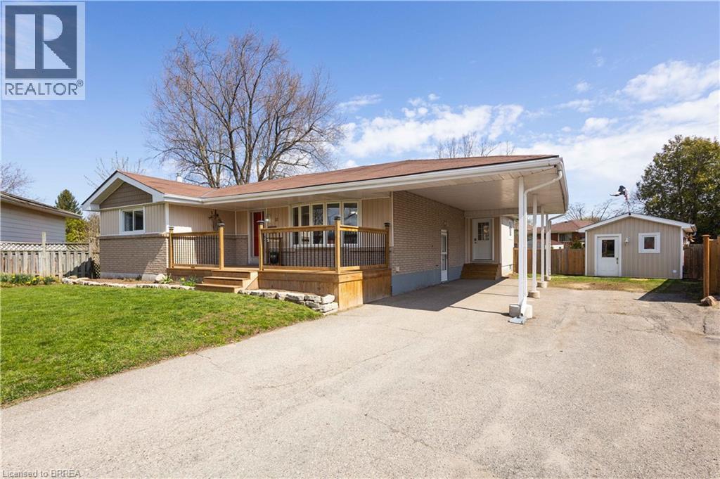 11 MONTOUR Place, Brantford, Ontario, N3R5E4 — Photo 2