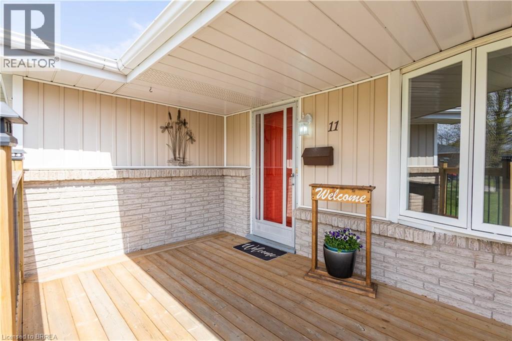 11 MONTOUR Place, Brantford, Ontario, N3R5E4 — Photo 3