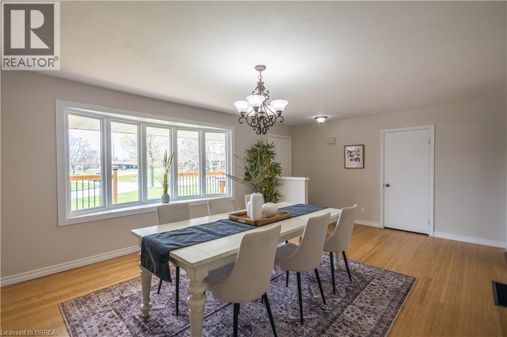 11 MONTOUR Place, Brantford, Ontario, N3R5E4 — Photo 6