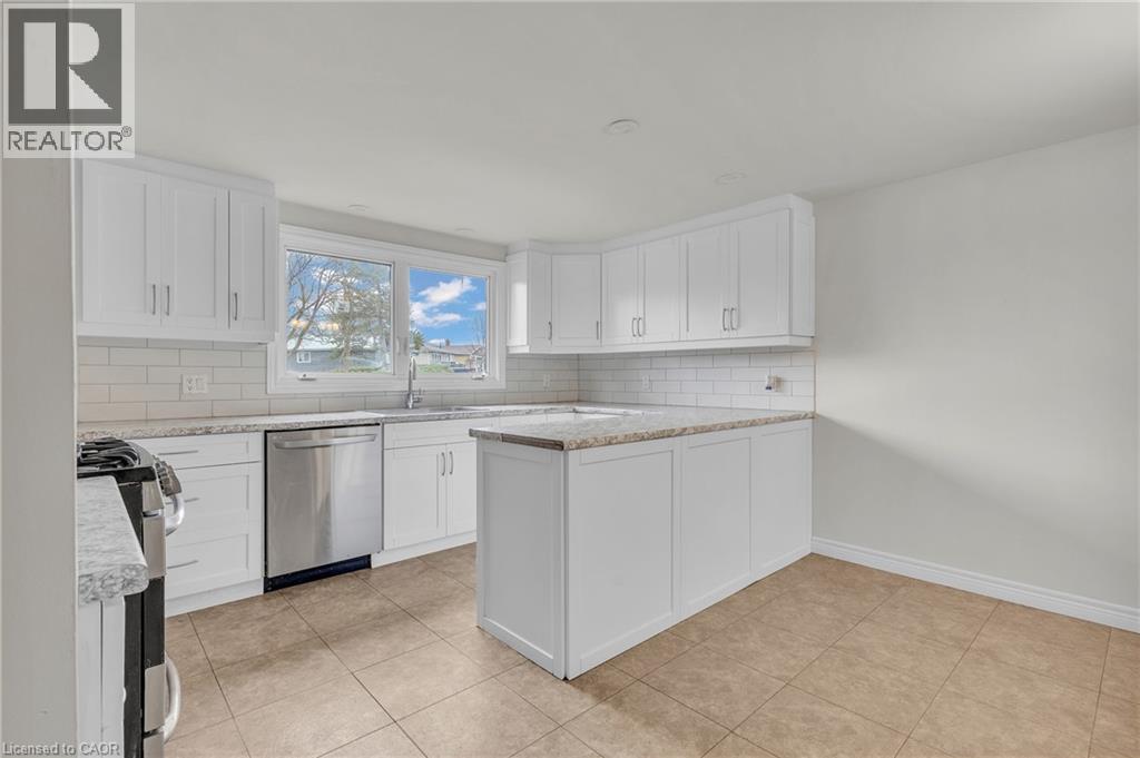 22 BLACKHORNE Crescent, Kitchener, Ontario, N2E1T1 — Photo 11