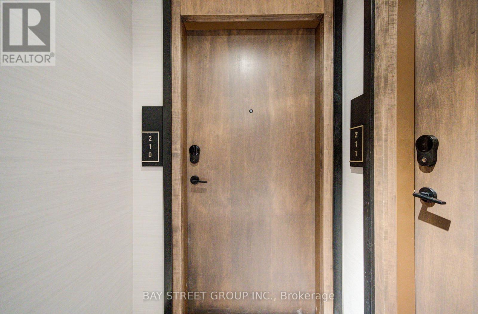 210 - 120 EAGLE ROCK WAY, Vaughan, Ontario, L6A5C2 — Photo 3