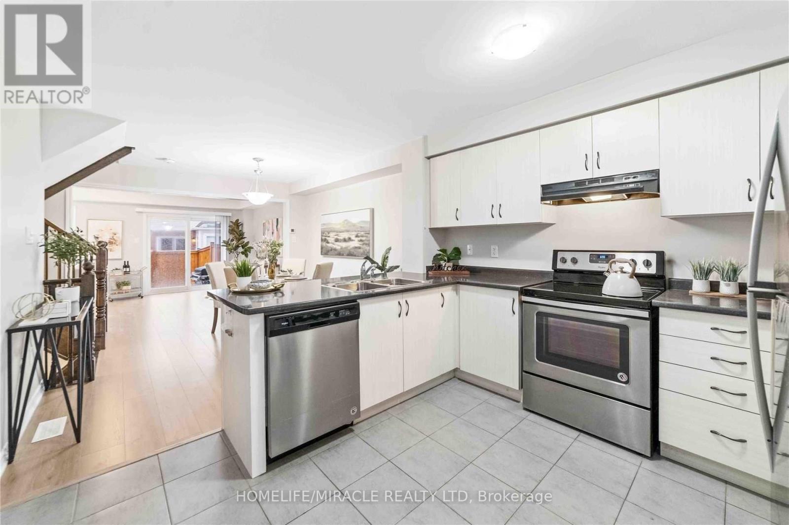 21 DONLAMONT CIRCLE, Brampton (Northwest Brampton), Ontario, L7A4T5 — Photo 3