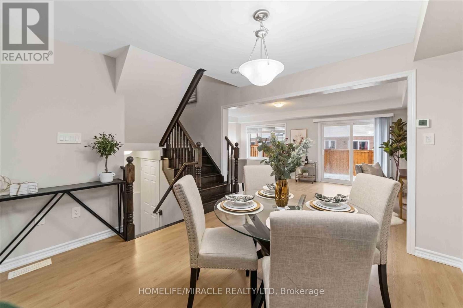 21 DONLAMONT CIRCLE, Brampton (Northwest Brampton), Ontario, L7A4T5 — Photo 4