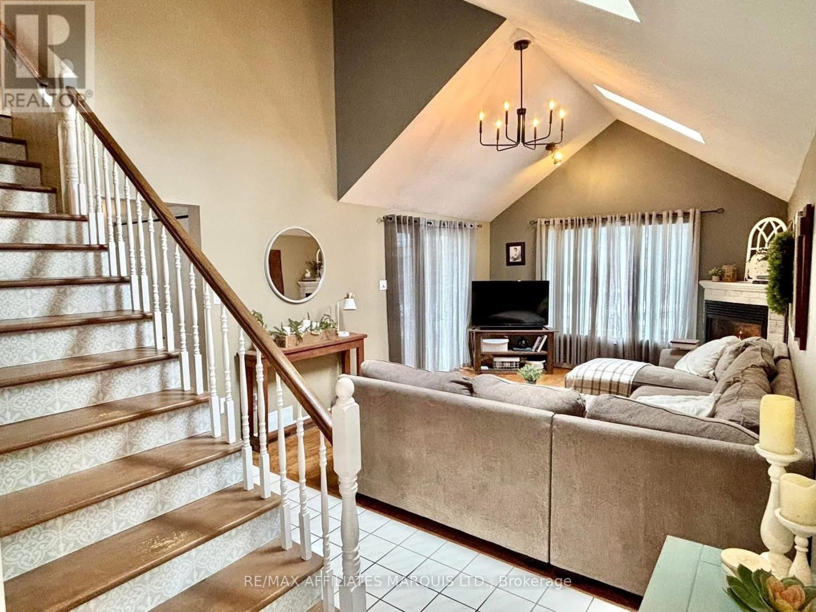 20 FORESTDALE CRESCENT, Cornwall, Ontario, K6K1V7 — Photo 5