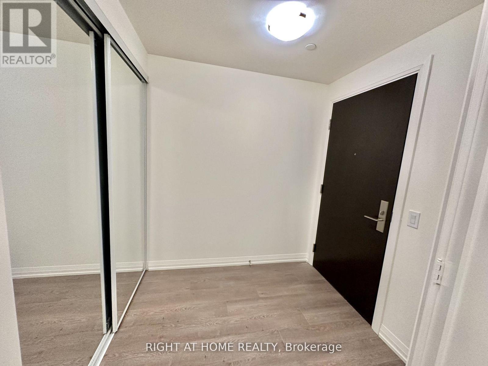 2115 - 9000 JANE STREET, Vaughan (Vellore Village), Ontario, L4K0M6 — Photo 2