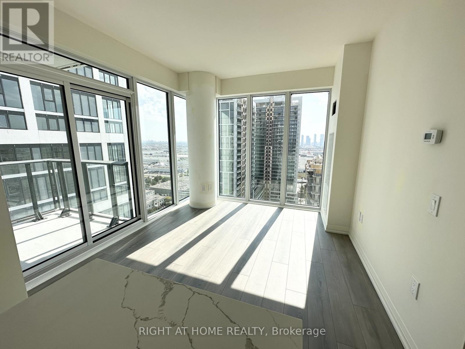 2115 - 9000 JANE STREET, Vaughan (Vellore Village), Ontario, L4K0M6 — Photo 5