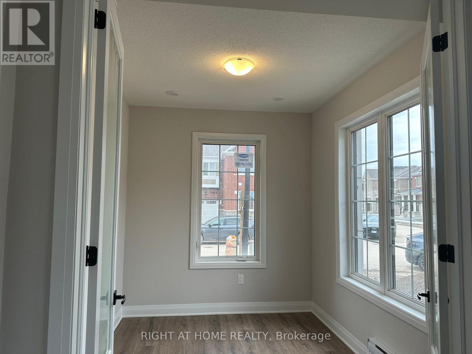 1593 MOIRA CRESCENT, Milton (BW Bowes), Ontario, L9E1X8 — Photo 4