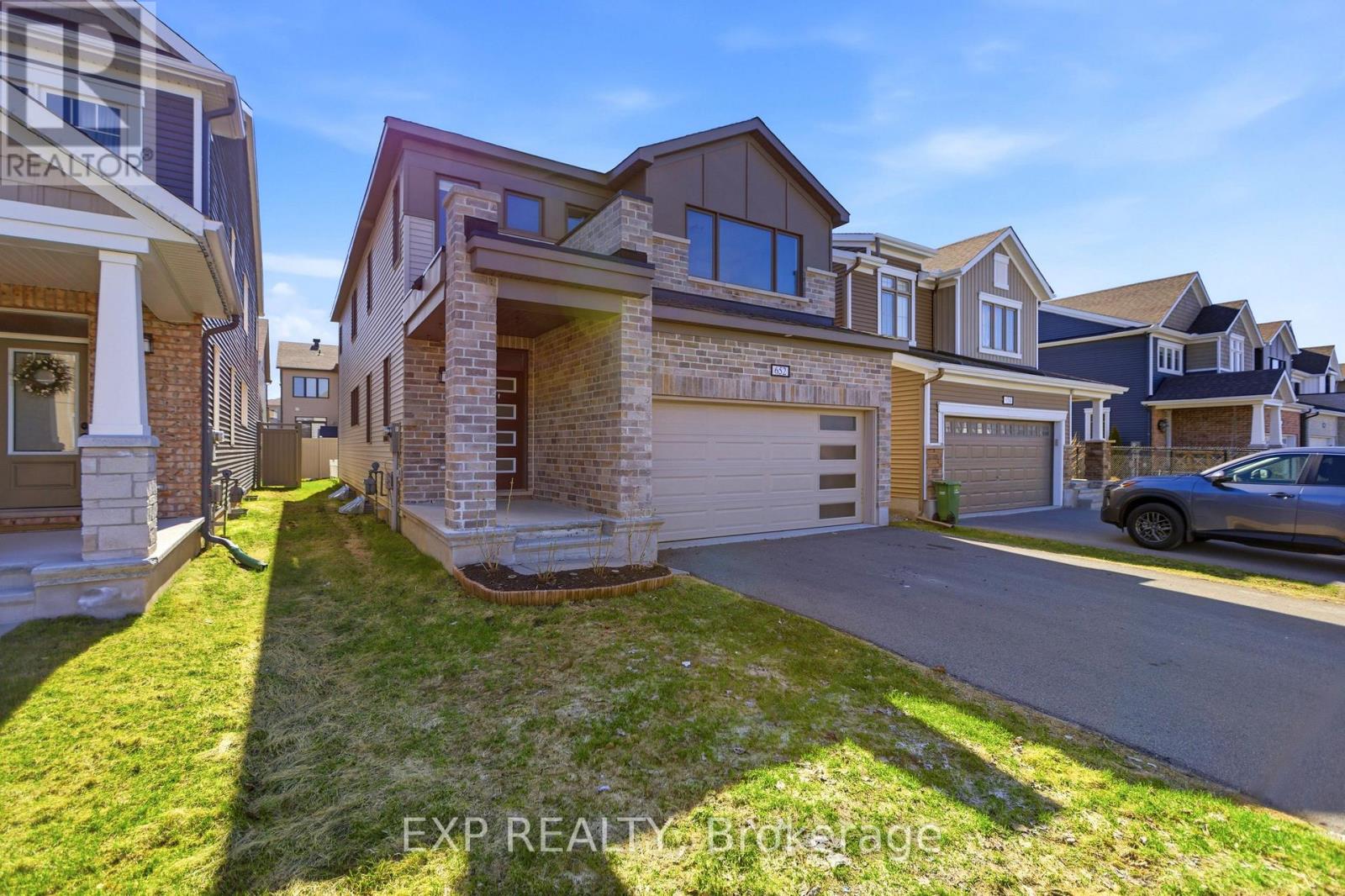 652 CONTINENTAL AVENUE, Ottawa, Ontario, K2V0R1 — Photo 2