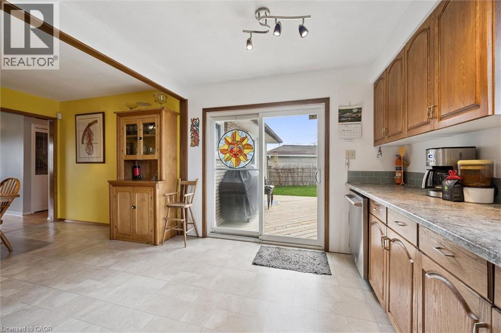 26 PARKHILL Court, Kitchener, Ontario, N2C2C4 — Photo 10