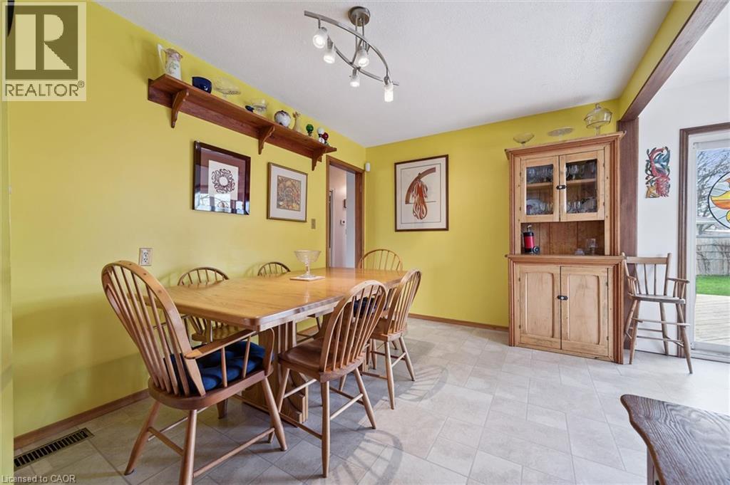 26 PARKHILL Court, Kitchener, Ontario, N2C2C4 — Photo 12