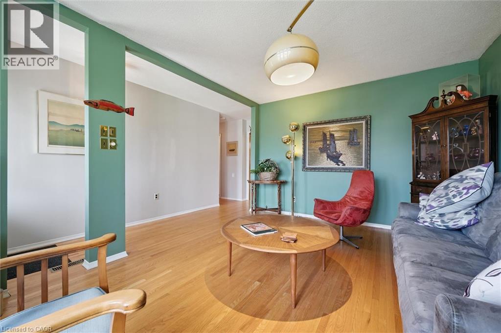 26 PARKHILL Court, Kitchener, Ontario, N2C2C4 — Photo 5