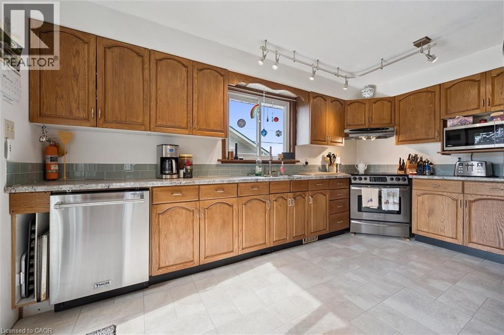 26 PARKHILL Court, Kitchener, Ontario, N2C2C4 — Photo 8