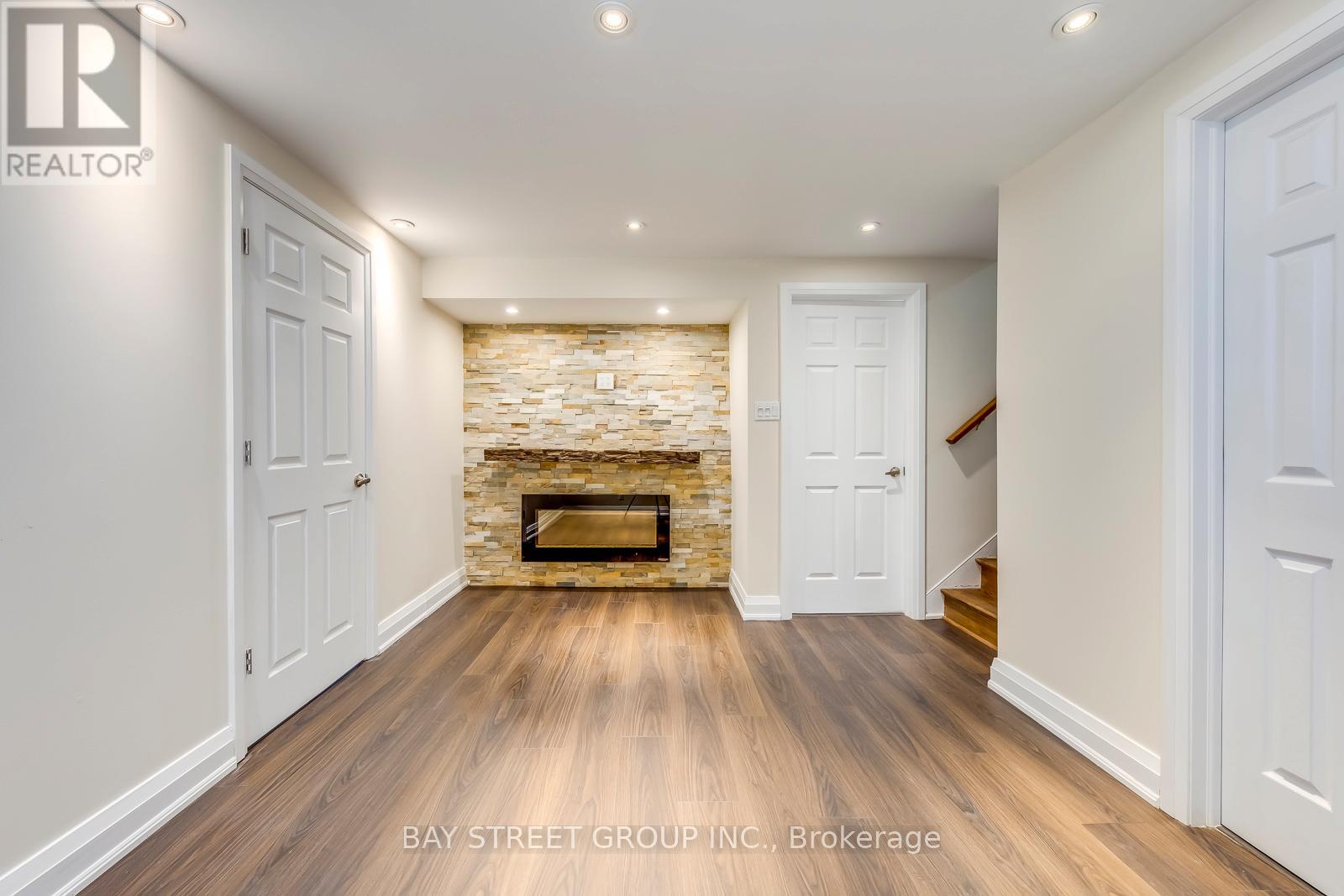 4351 DUBLIN CRESCENT, Burlington (Shoreacres), Ontario, L7L2S4 — Photo 2