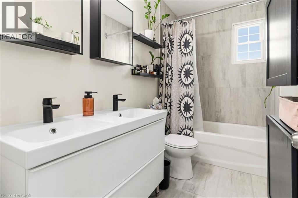 29 WEXFORD Avenue N, Hamilton, Ontario, L8H4M2 — Photo 4