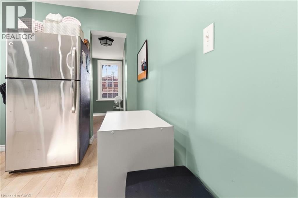 29 WEXFORD Avenue N, Hamilton, Ontario, L8H4M2 — Photo 9