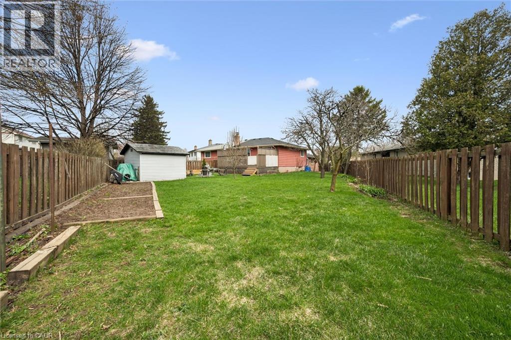 54 HARVEST Court, Kitchener, Ontario, N2P1T3 — Photo 11