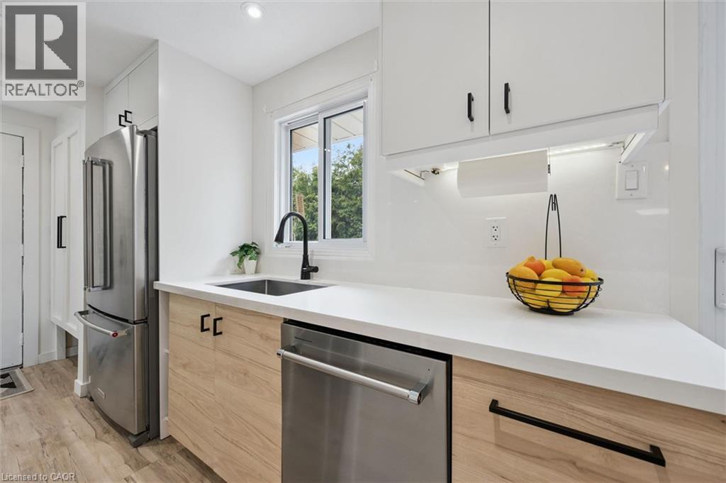 54 HARVEST Court, Kitchener, Ontario, N2P1T3 — Photo 22