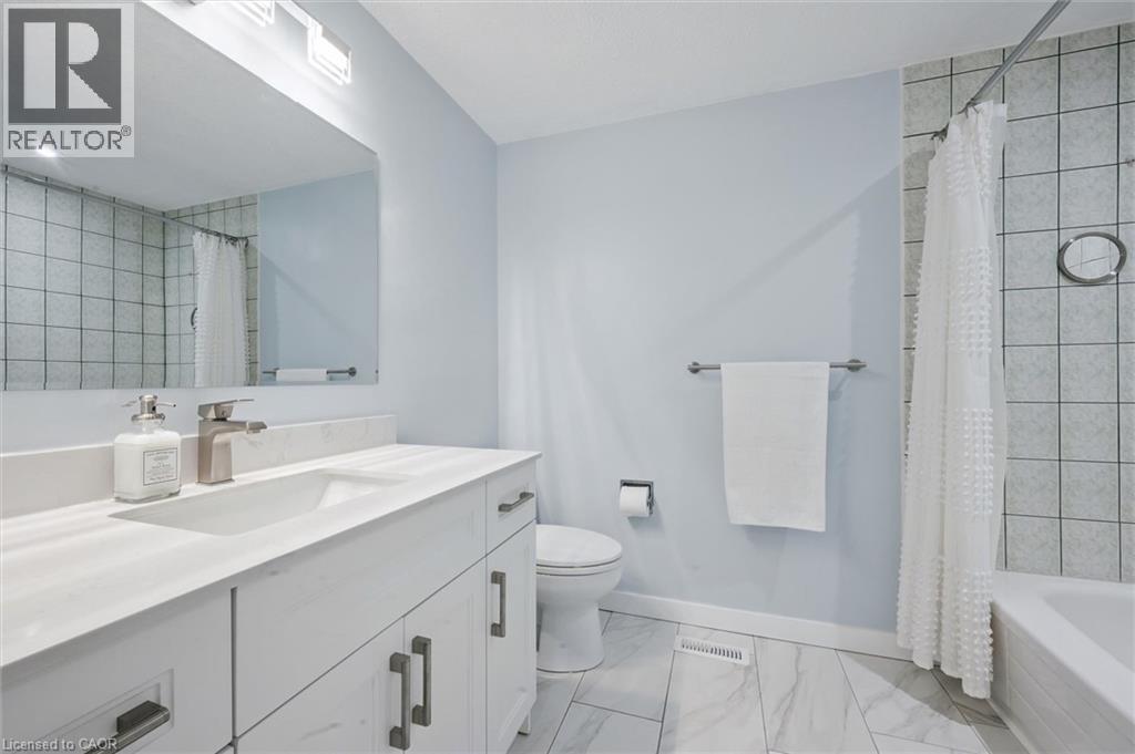 54 HARVEST Court, Kitchener, Ontario, N2P1T3 — Photo 32