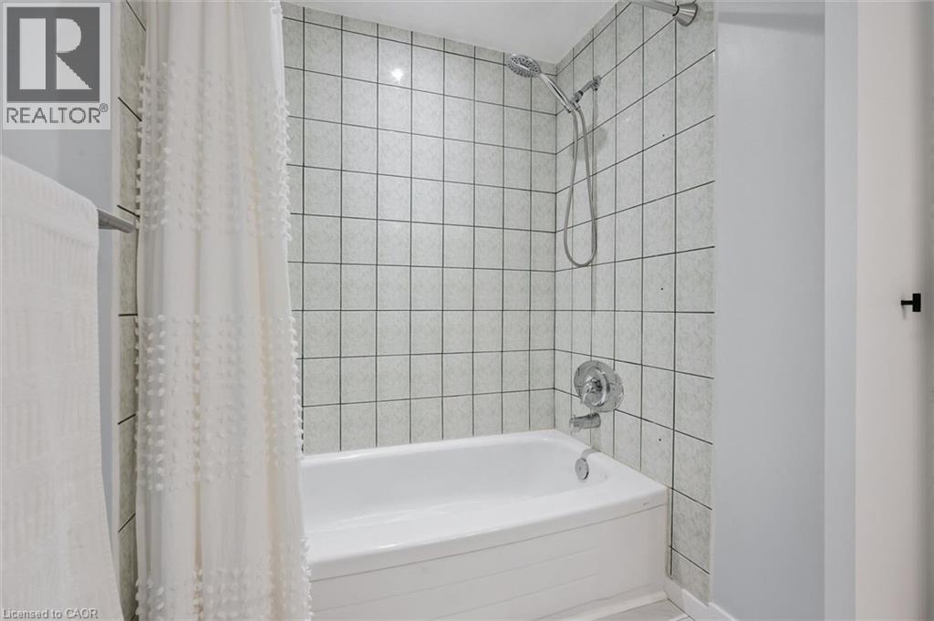 54 HARVEST Court, Kitchener, Ontario, N2P1T3 — Photo 33