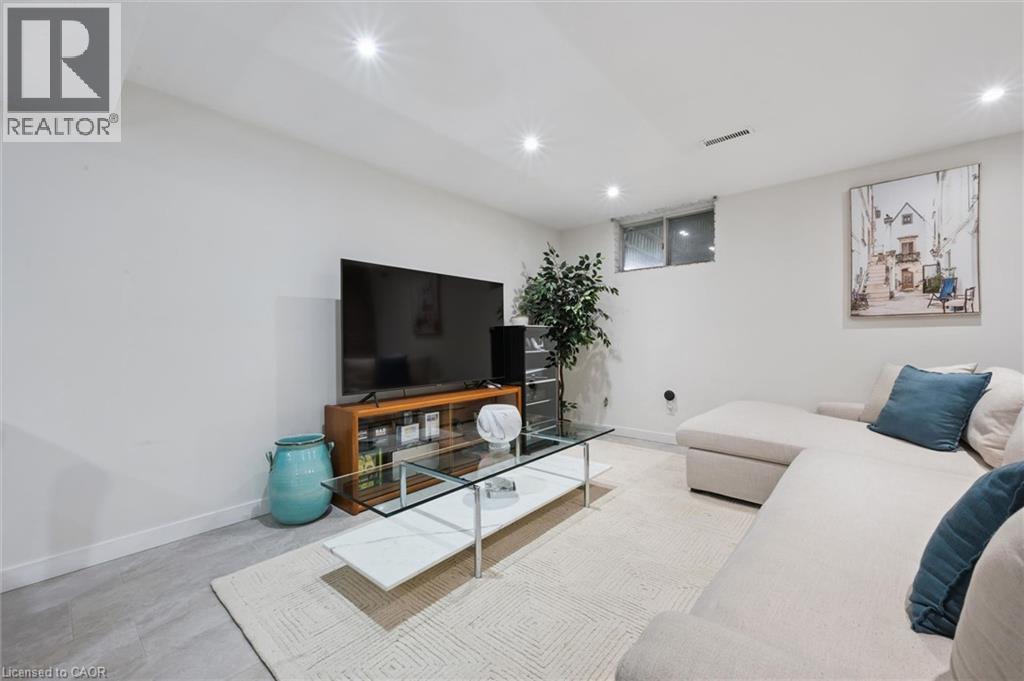 54 HARVEST Court, Kitchener, Ontario, N2P1T3 — Photo 36