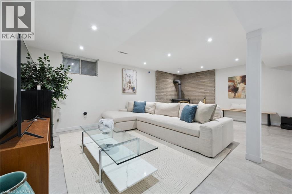 54 HARVEST Court, Kitchener, Ontario, N2P1T3 — Photo 37