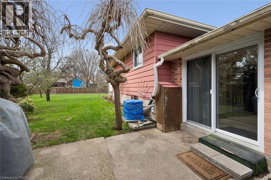 54 HARVEST Court, Kitchener, Ontario, N2P1T3 — Photo 6