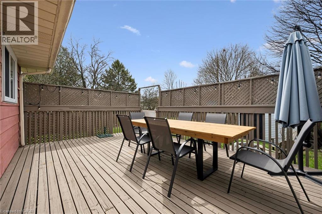 54 HARVEST Court, Kitchener, Ontario, N2P1T3 — Photo 7