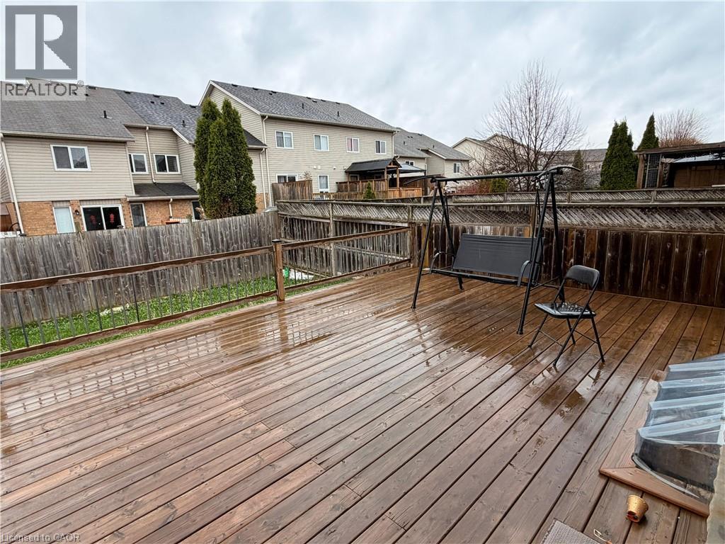 1126 COPPER LEAF Crescent, Kitchener, Ontario, N2E3W4 — Photo 4