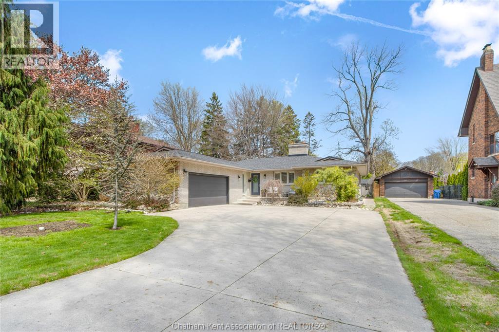 323 VICTORIA AVENUE, Chatham, Ontario, N7L3B1 — Photo 2