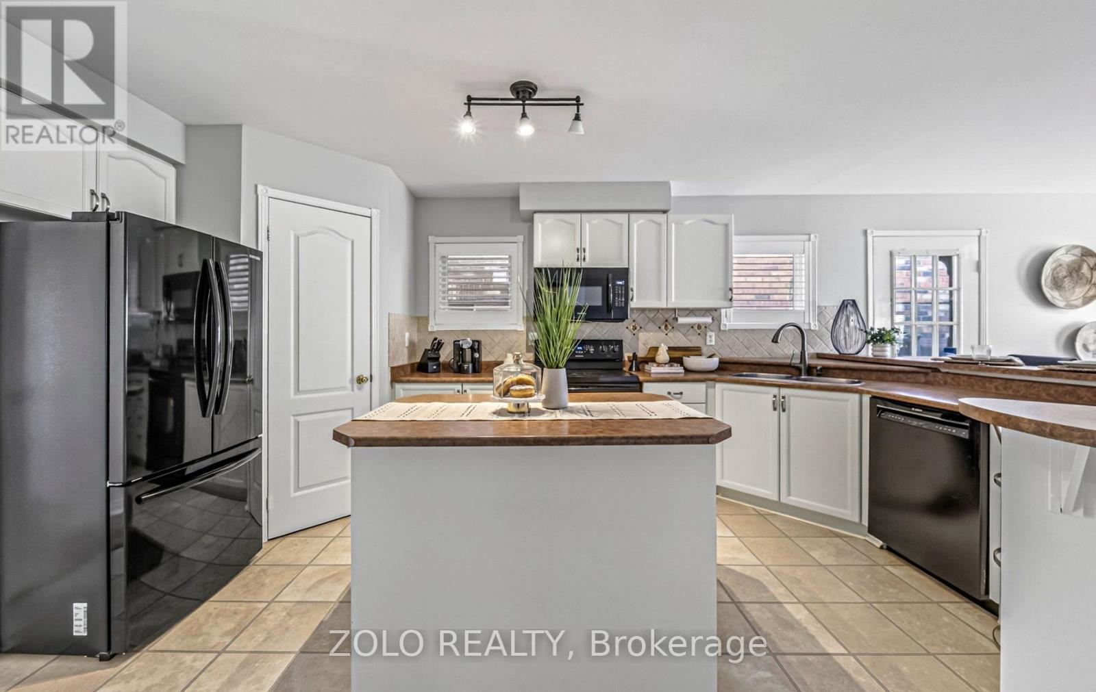 4 STURGESS CRESCENT, Whitby (Brooklin), Ontario, L1M1J9 — Photo 11