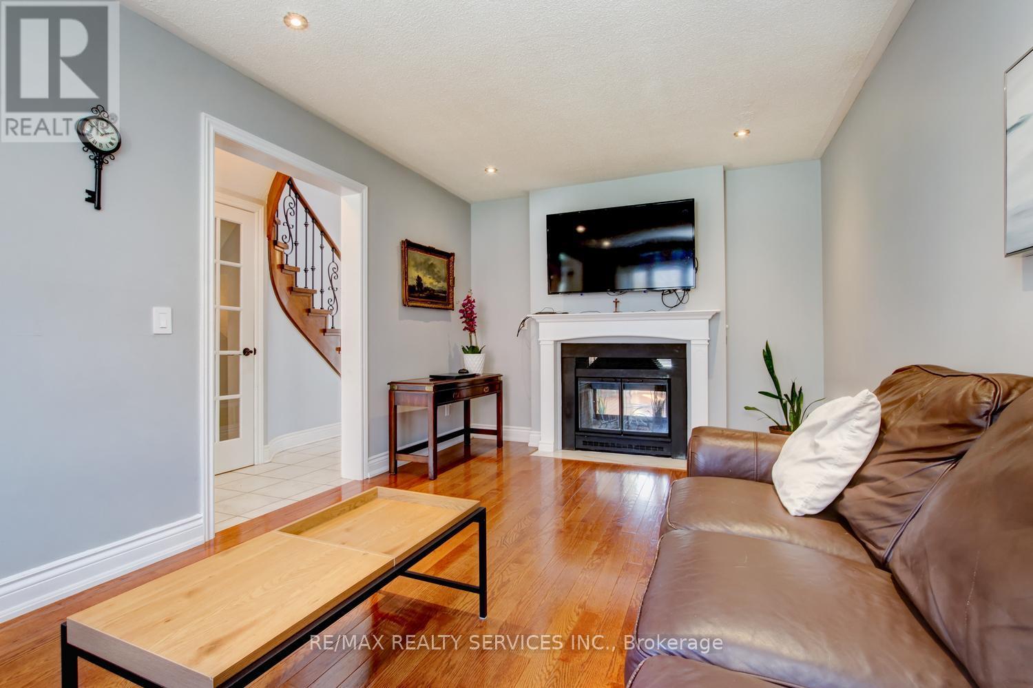 3 NYMARK PLACE, Brampton (Westgate), Ontario, L6S5T5 — Photo 11