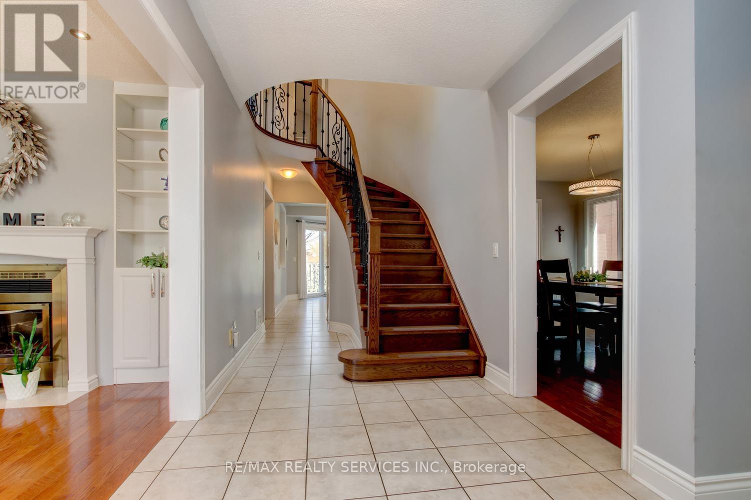 3 NYMARK PLACE, Brampton (Westgate), Ontario, L6S5T5 — Photo 3