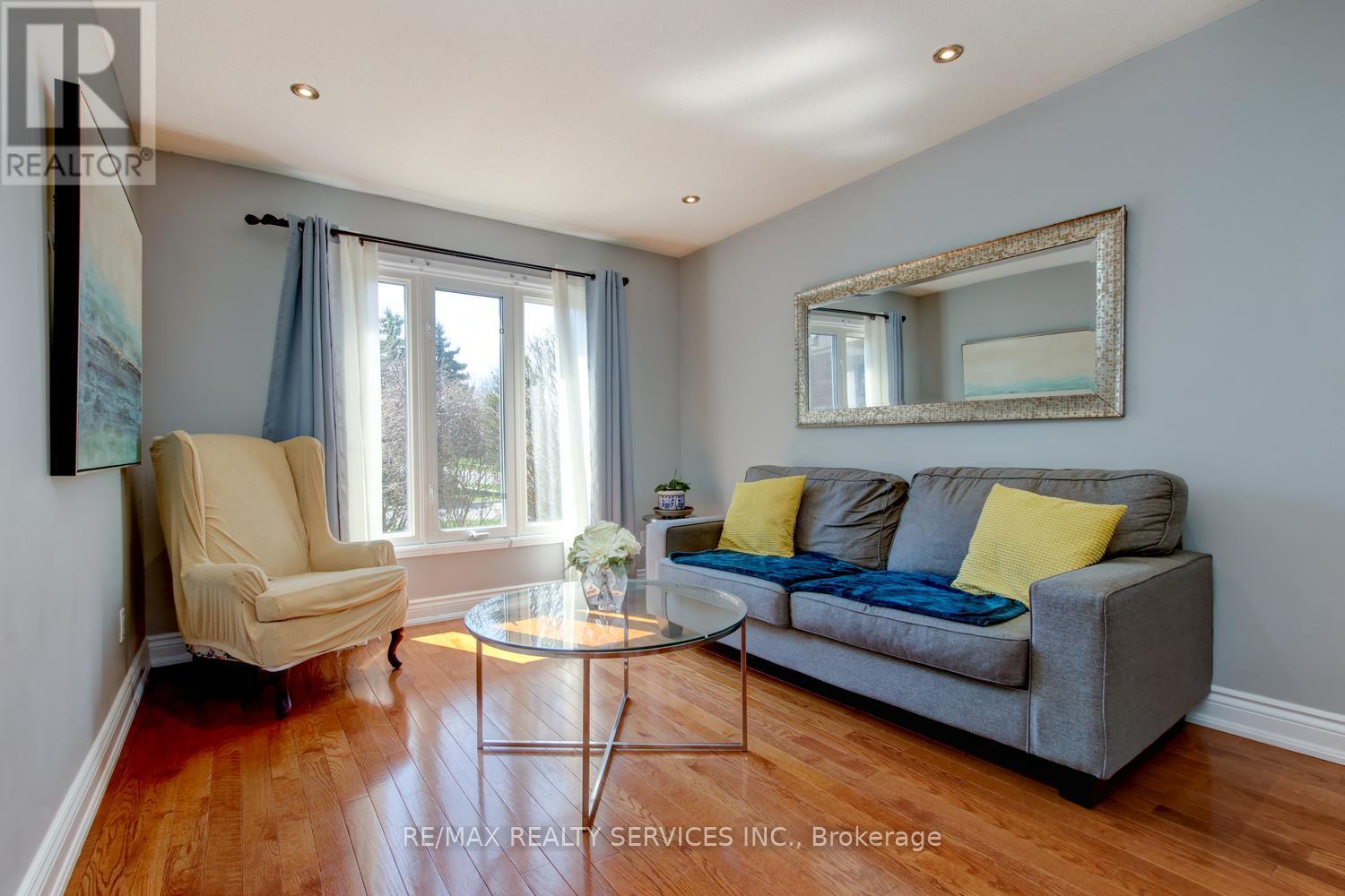 3 NYMARK PLACE, Brampton (Westgate), Ontario, L6S5T5 — Photo 4